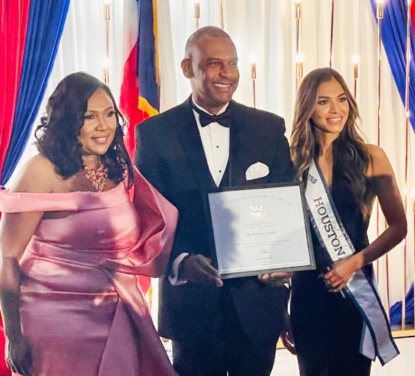 Houston Community College Acres Homes campus manager and adjunct professor Donnell Cooper receives an award.