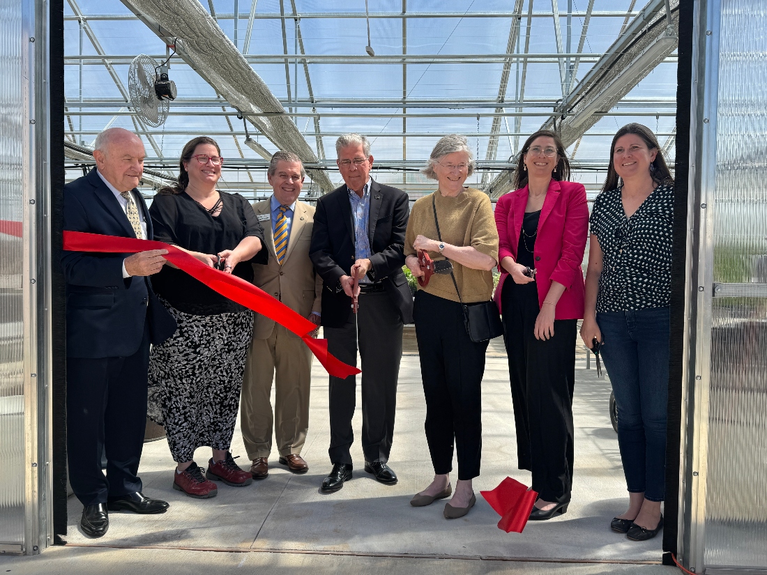 HCC Katy Campus cuts ribbon on Nancy Dillon Itz Greenhouse